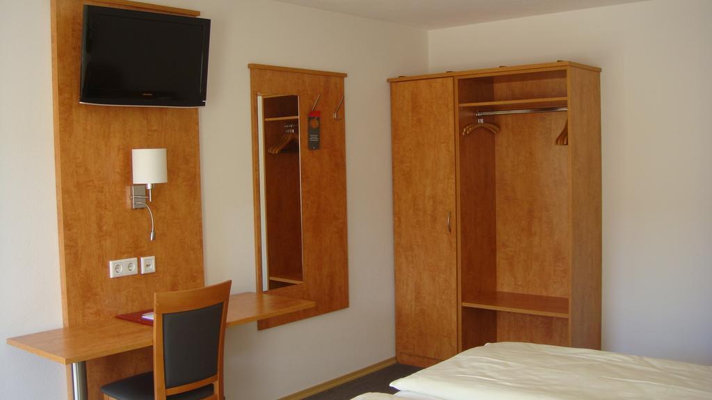 Hotel Garni Hopfengold Wolnzach Bagian luar foto