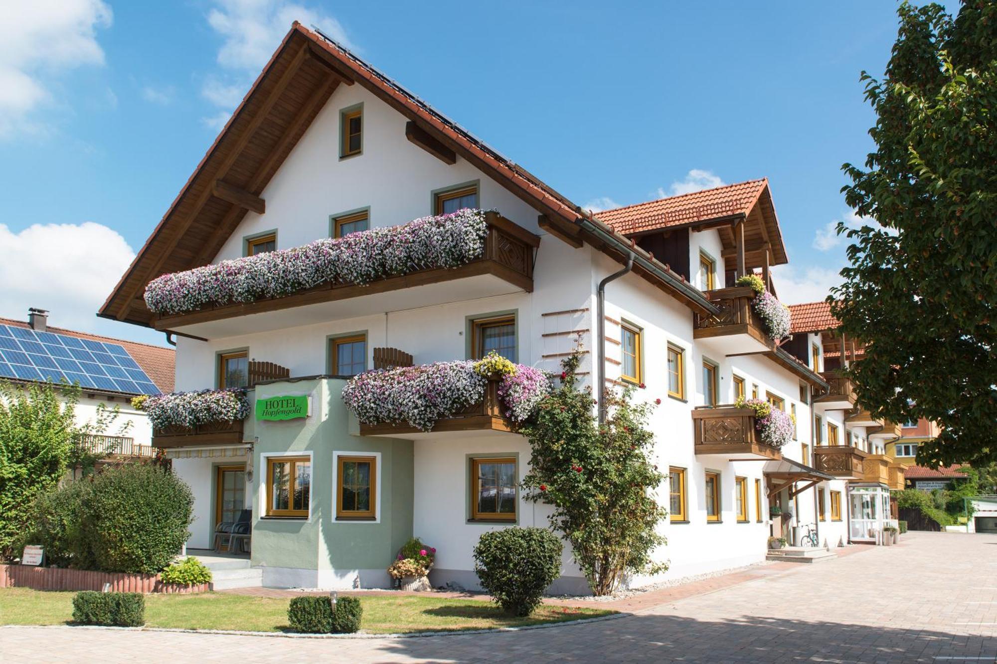 Hotel Garni Hopfengold Wolnzach Bagian luar foto