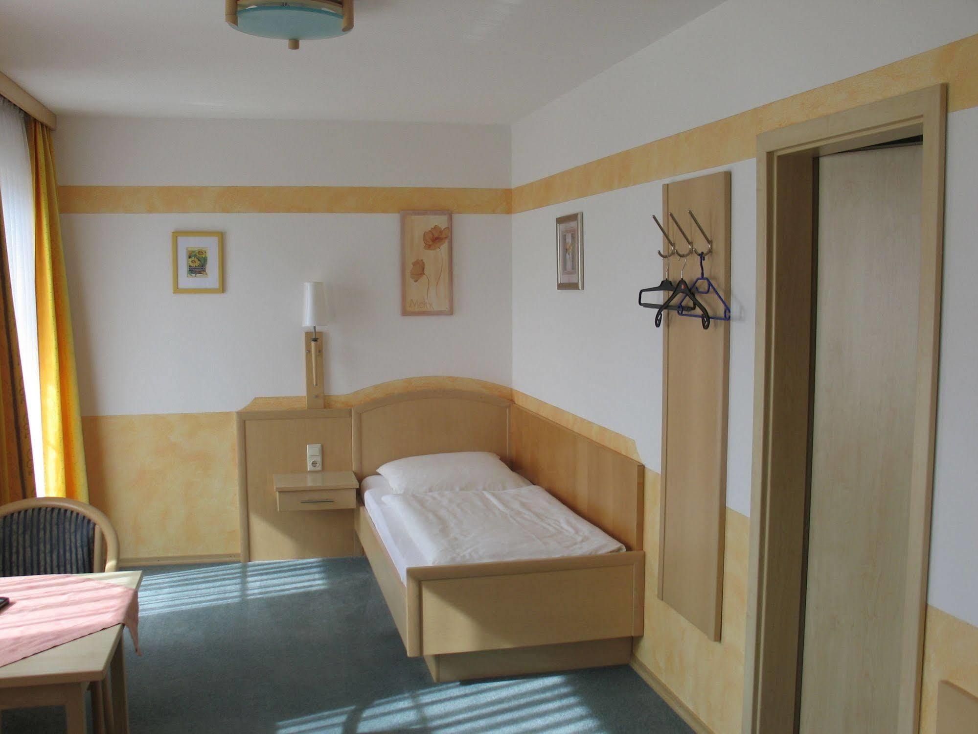 Hotel Garni Hopfengold Wolnzach Bagian luar foto
