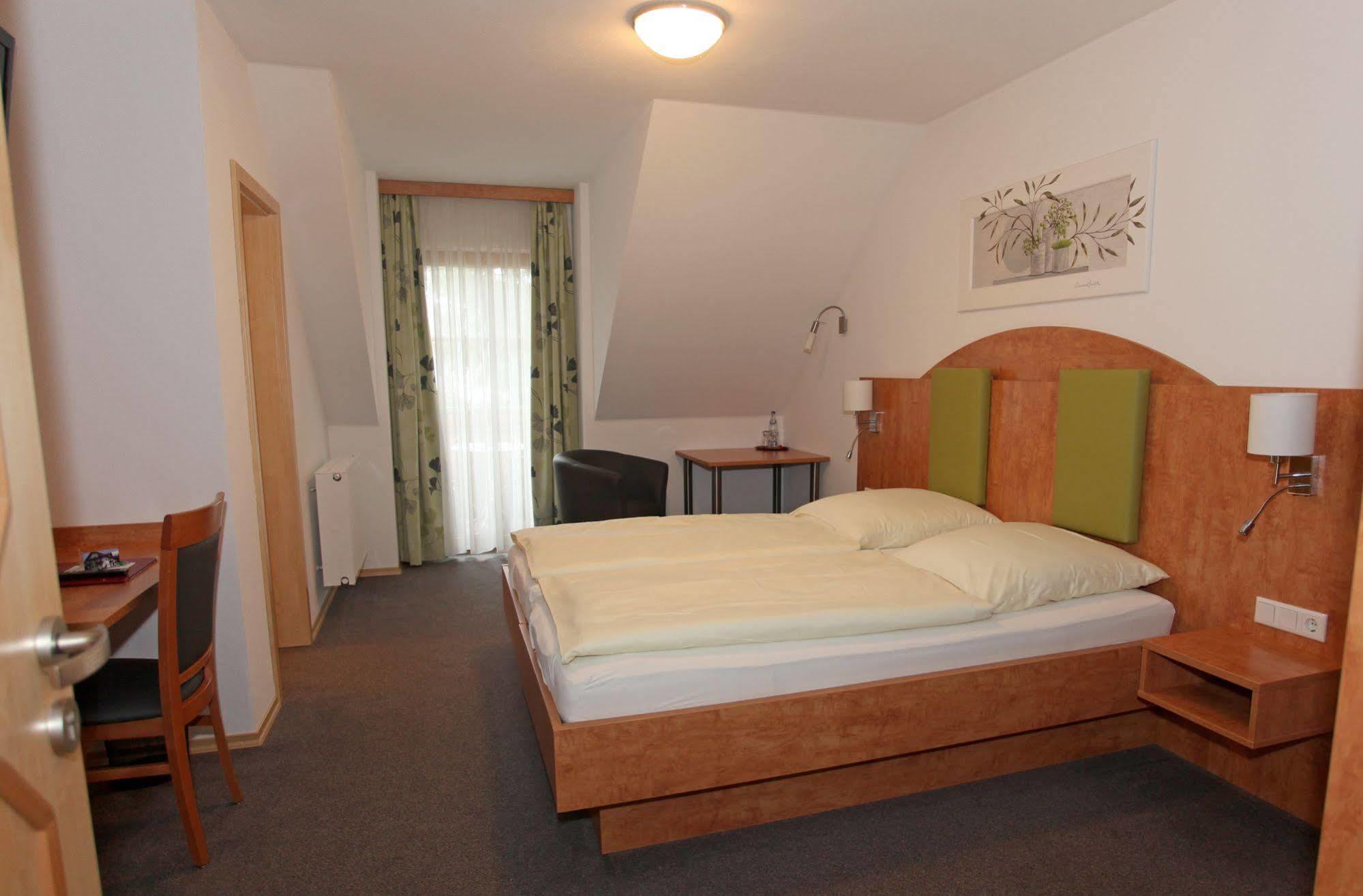 Hotel Garni Hopfengold Wolnzach Bagian luar foto
