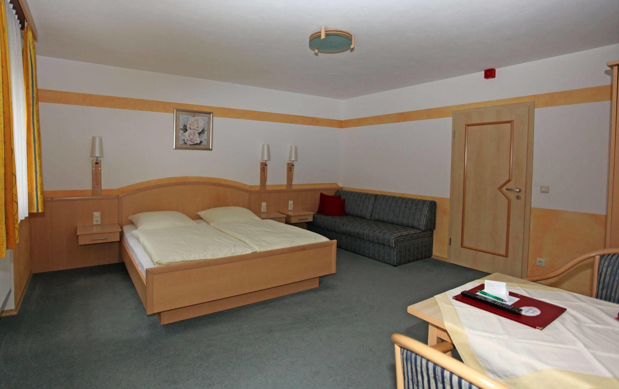 Hotel Garni Hopfengold Wolnzach Bagian luar foto