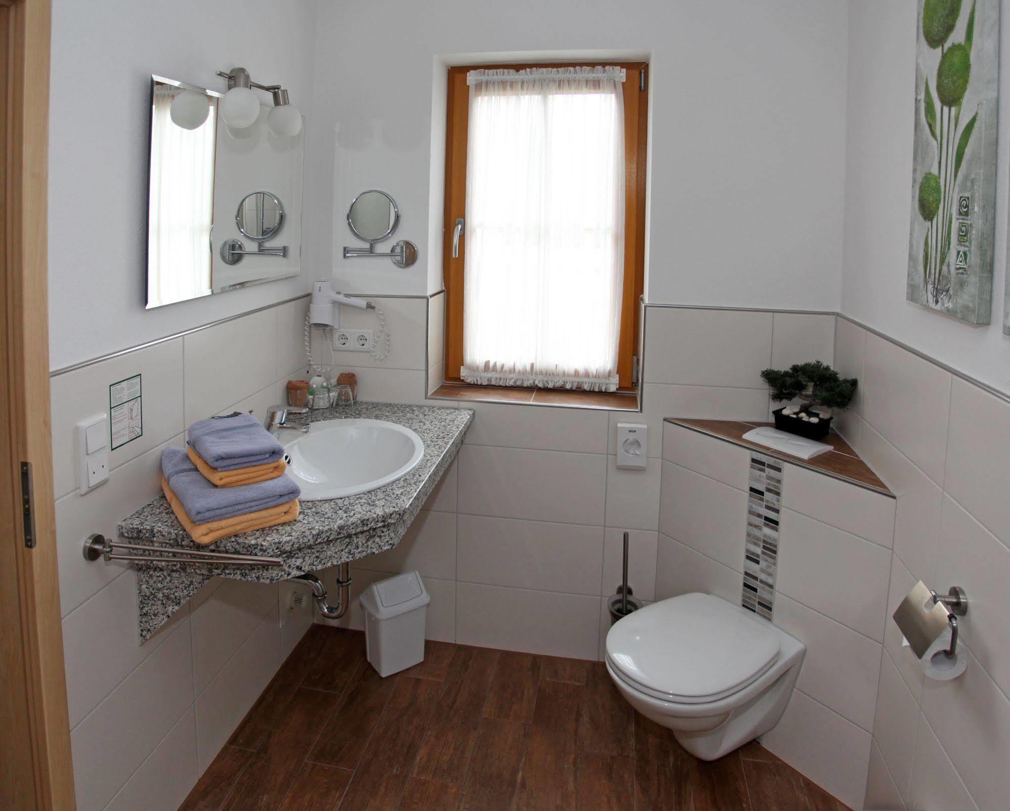 Hotel Garni Hopfengold Wolnzach Bagian luar foto