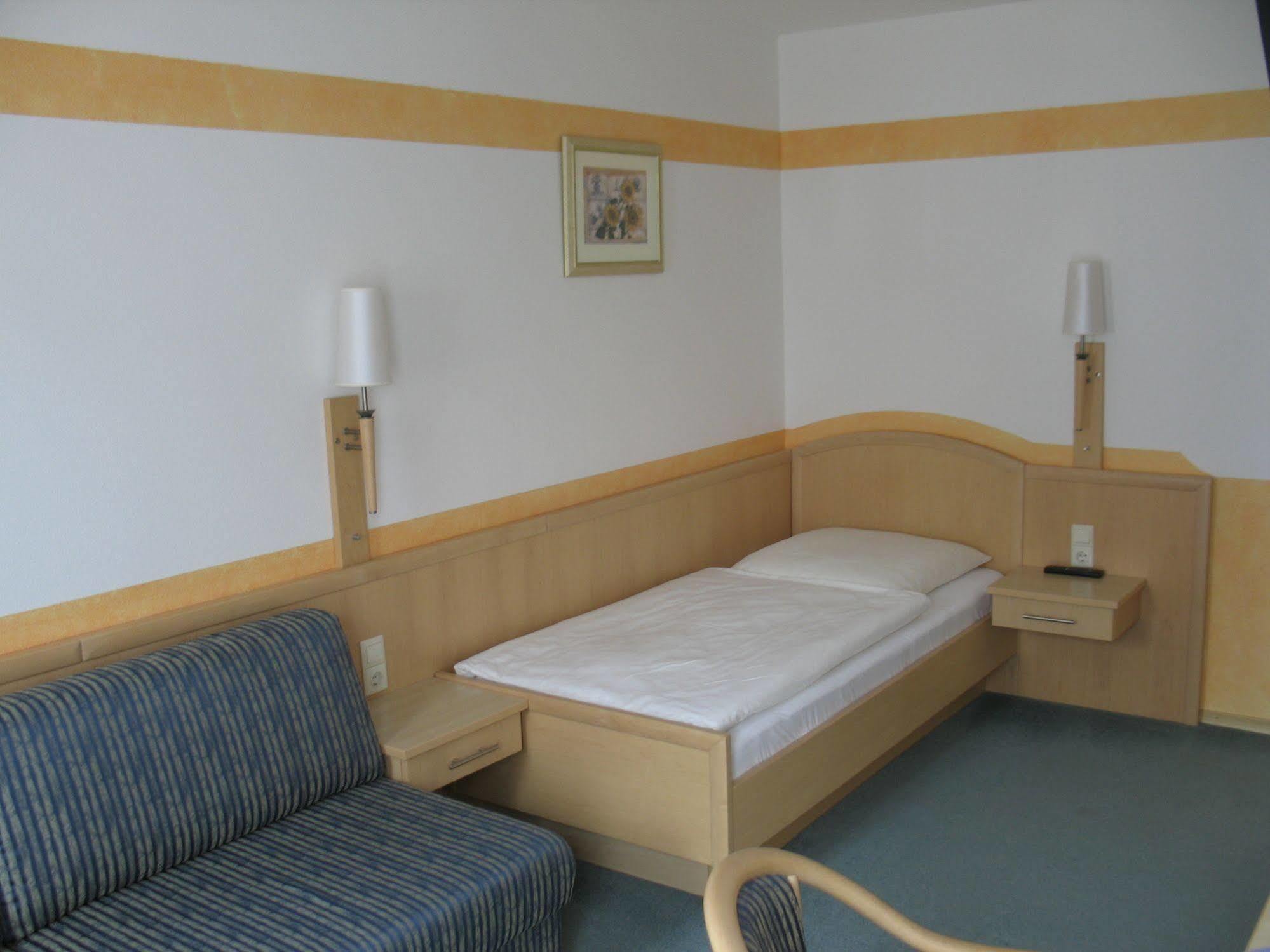 Hotel Garni Hopfengold Wolnzach Bagian luar foto