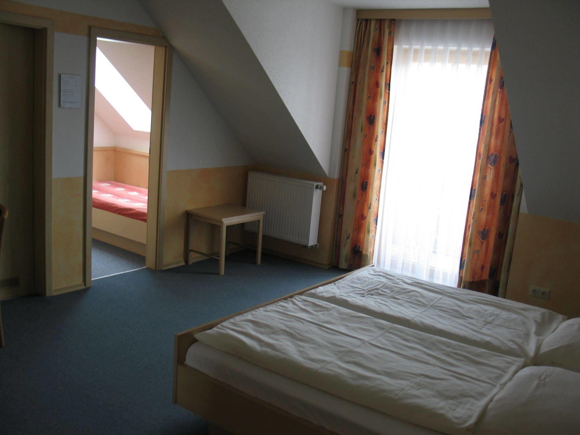 Hotel Garni Hopfengold Wolnzach Bagian luar foto