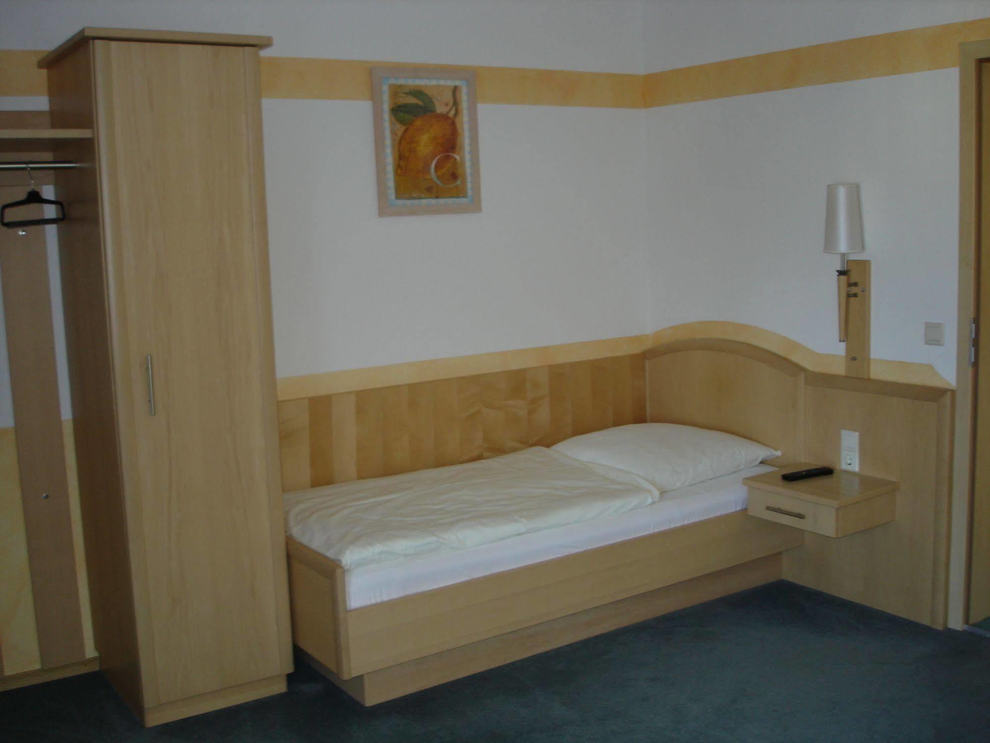 Hotel Garni Hopfengold Wolnzach Bagian luar foto