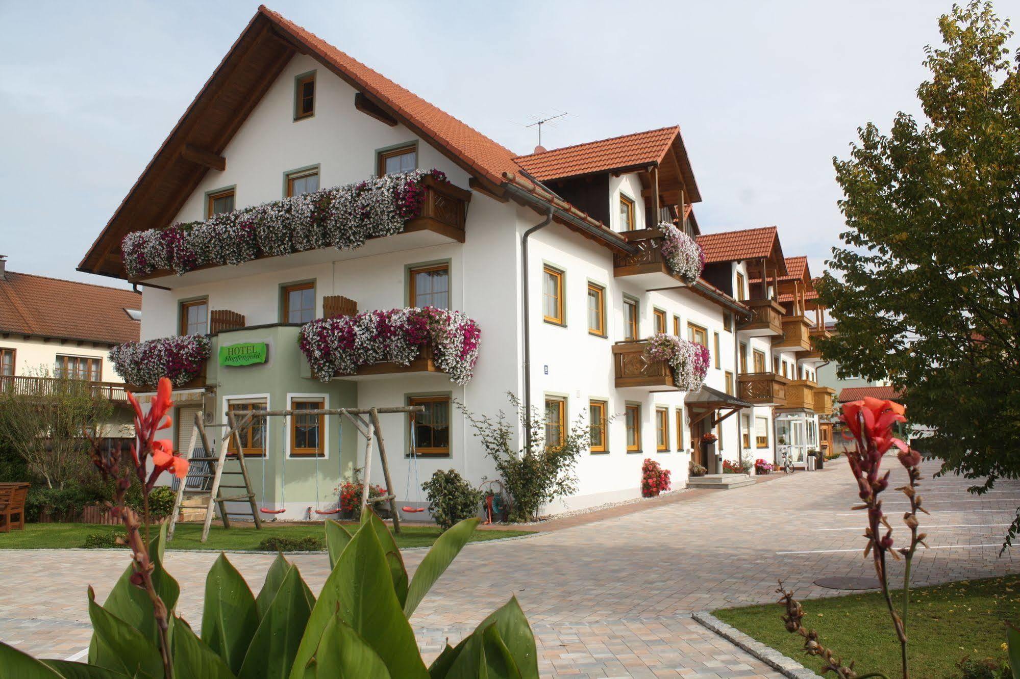 Hotel Garni Hopfengold Wolnzach Bagian luar foto