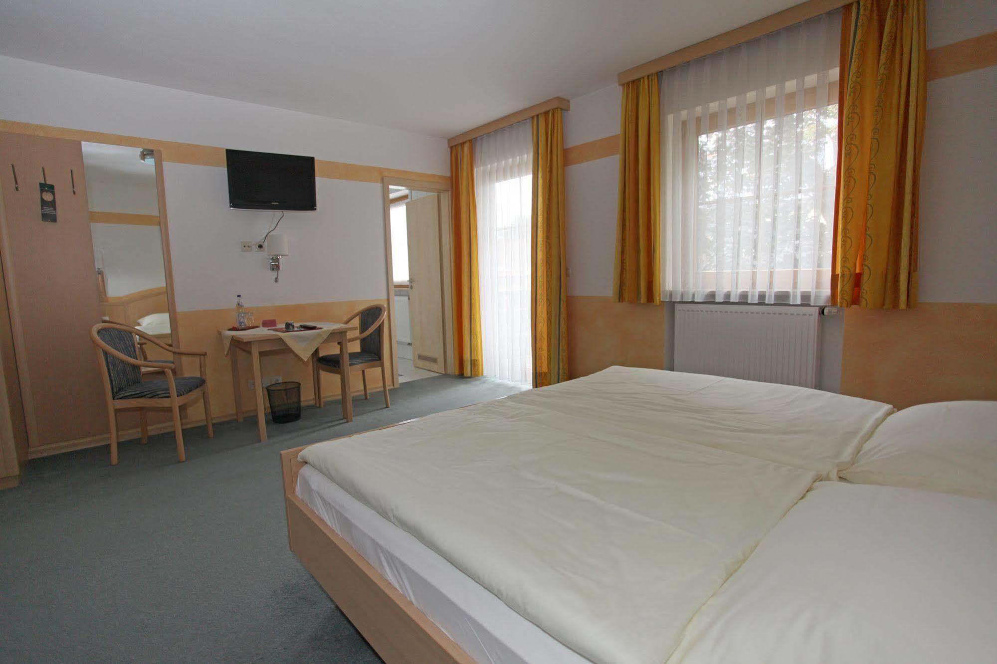 Hotel Garni Hopfengold Wolnzach Bagian luar foto