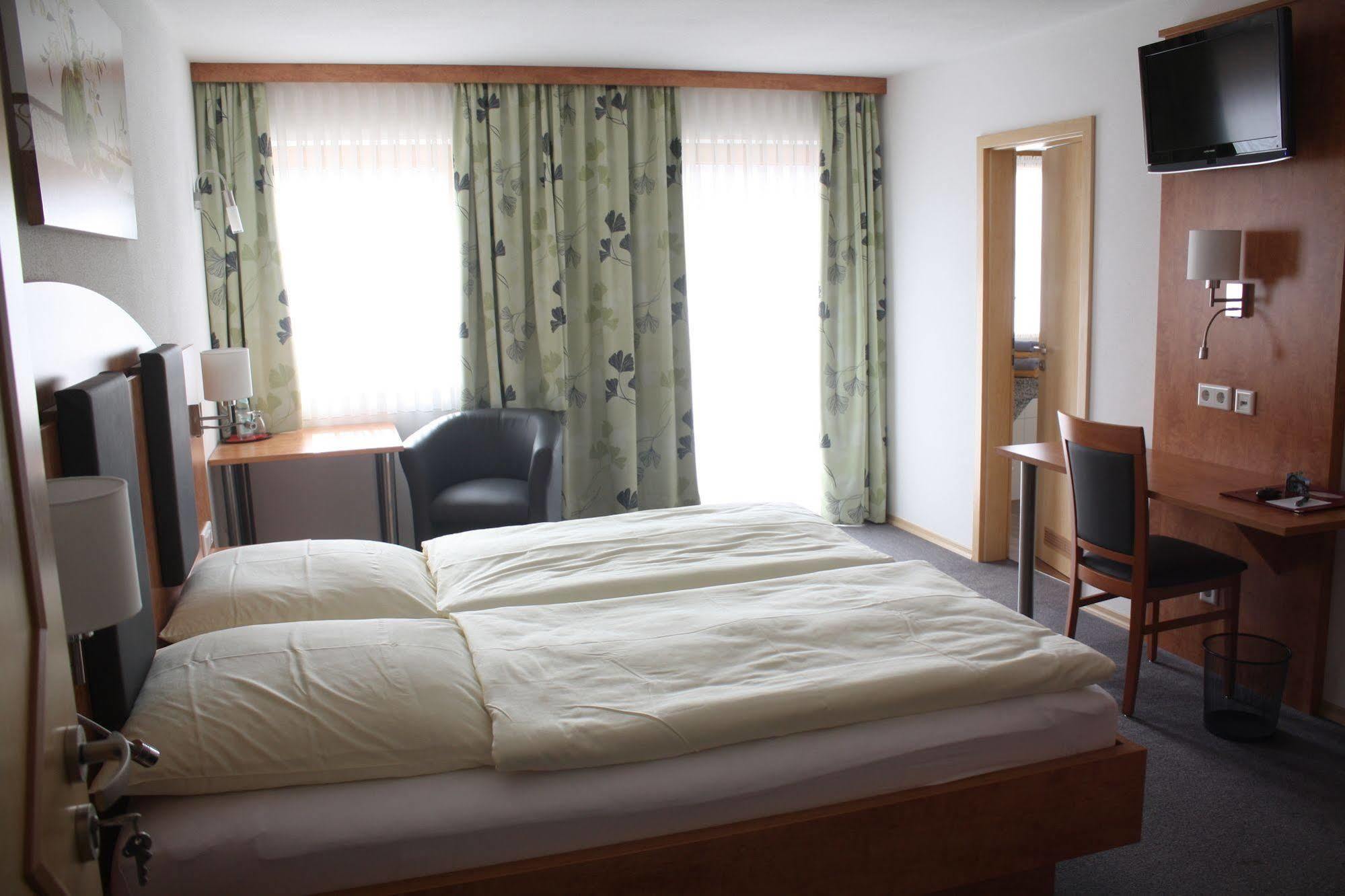 Hotel Garni Hopfengold Wolnzach Bagian luar foto